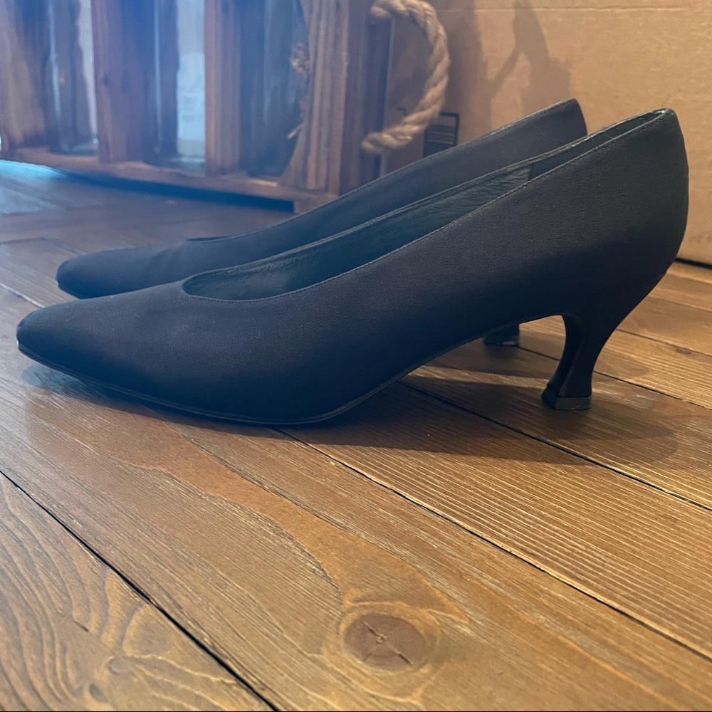 Stuart Weitzman New York black pumps